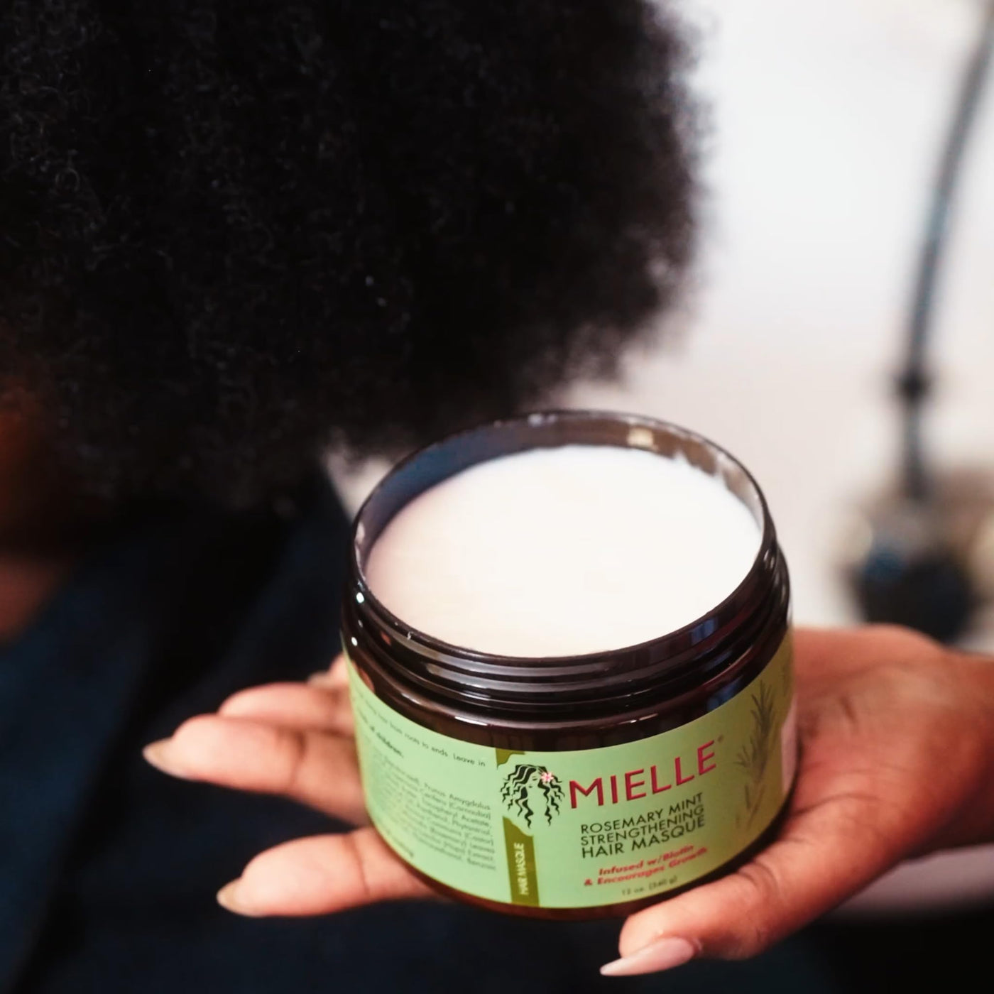 Mielle Organics Rosemary Mint Strengthening Hair Masque, Essential Oil & Biotin Deep Treatment, Miracle Repair for Dry, Damaged, & Frizzy Hair, 12 Ounces
